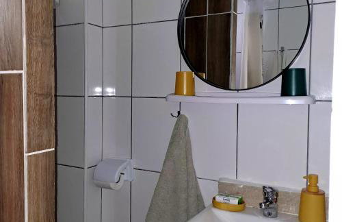 Apartments-Estate under the Paintbrush - Photo 8