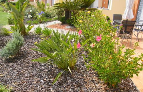 Luxurious first floor apartment with balconies overlooking pool and gardens. - Foto 33