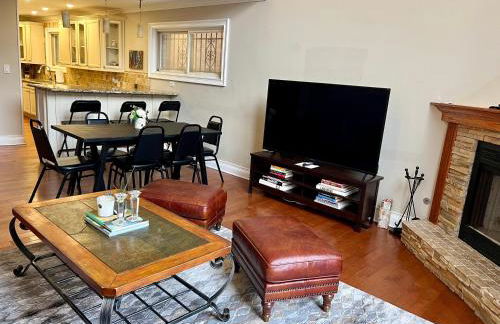 4 Bedroom Home in Best Location Parking Fireplace Back Yard Pets Welcome - Foto 14