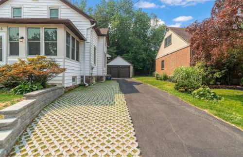 Spacious Home King Beds Gym Deck Games Parking AC - Foto 12