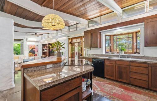 Stunning Lanikai Home just steps to the Ocean-Authentic Hawaiian Tropical Charm - Photo 11