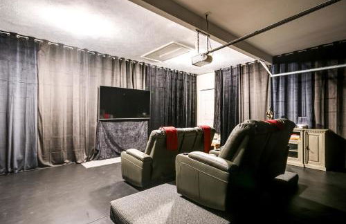 Stylish Hephzibah Home with Fire Pit and Theater Room! - Foto 24