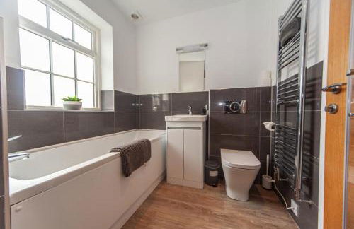 Central Warwick townhouse within easy reach of Stratford upon Avon and Cotswolds - Foto 6