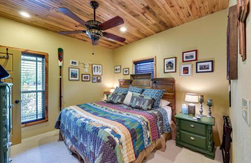 Flag Hole Riverfront Cabin Near Local Attractions! - Foto 12