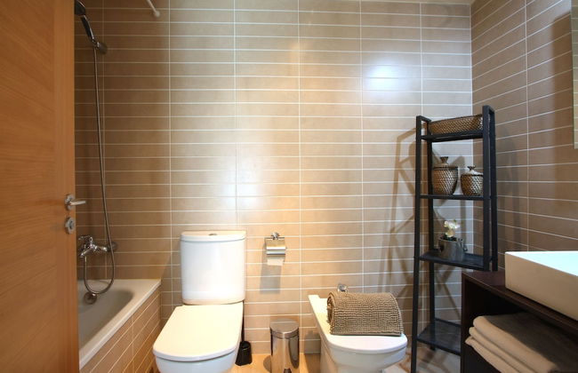 Mazi Apartments Downtown - Photo 24