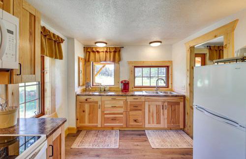 Remote Custer Cabin with Fire Pit and Near State Park! - Foto 7