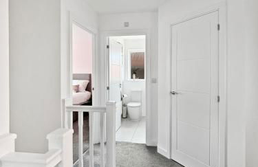 Amaya Seven - Luxury 3 bedroom detached house with garden & driveway - Sleeps 7 - Bottesford, Leicestershire - Foto 28