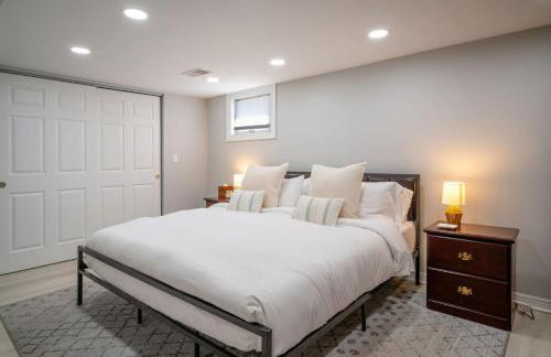 3Bed 2Bath Luxury Lake House on Myers Bay Private Pier Beach Firepit and Deck - Foto 39