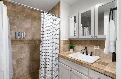 Backyard Oasis Heated Pool Game Room Gazebo - Foto 56