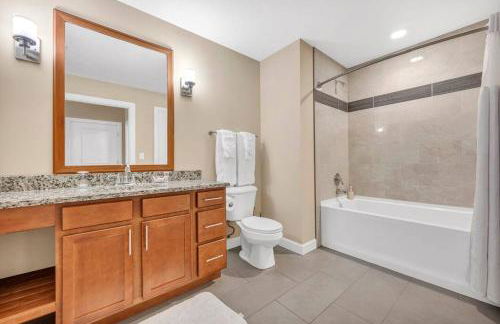 Luxury High-Rise • 18th Floor Condo • Parking 26 - Foto $