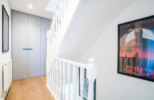 Cozy 3 Bedroom Terrace Cottage in Epsom - Photo 22