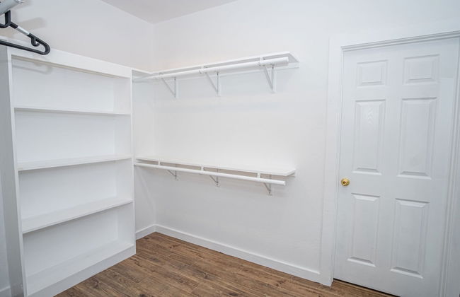 Huge Remodeled 5BR 4BA House Sleeps 20 Downtown - Photo 52