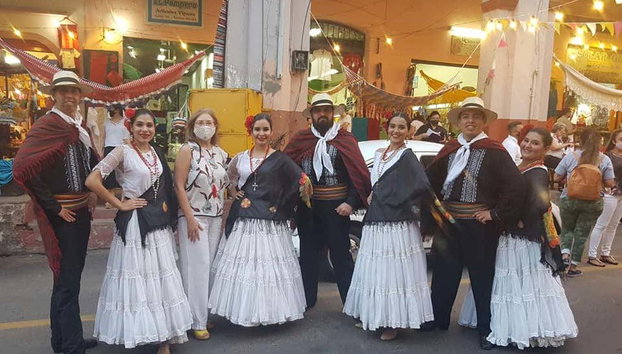 Asuncion Shopping Tour - Photo 2, Strolling through Asunción's bustling shopping streets