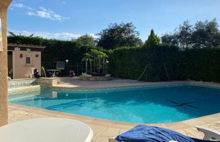 2 pièces dans villa avec piscine parking à 10 mins de Cannes - Foto 18