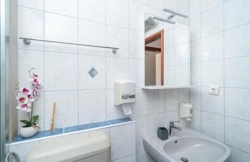 Gorgeous Apartment In Dubrovnik - Photo 22