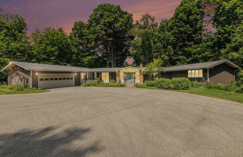 Bright 4BDR Home by Lake MI Arcadia Bluffs Portage Lake More - Photo 14