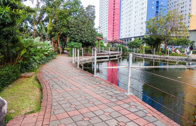 Modern and Bright 2BR Green Pramuka Apartment - Foto 30