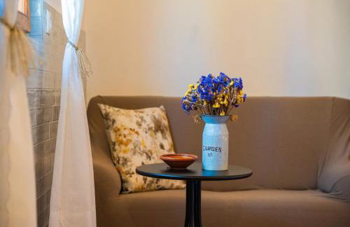 Charming Villa with Private Garden & BBQ - Foto 13