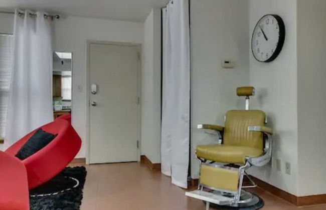 Evie's apartment - Photo 50