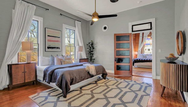 Gorgeous Home 1 Blk From Main With Hot Tub & Fire Pit! - Foto 4, Habitación