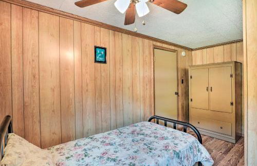 Bonfires and BBQs! Creekside Retreat in Marshall - Foto 17