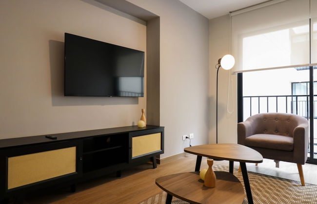 w Sensational 2BR w Balcony in Miraflores - Photo 4