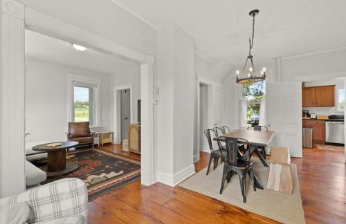 Hudson Restored Farmhouse with Fire Pit - Foto 14