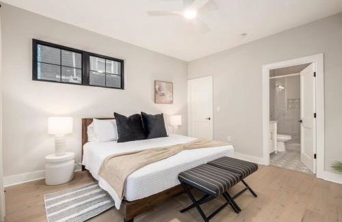 Chateau in the Village - Brand New 3BD 5BA - Foto 9