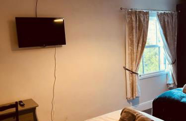 Spacious 5 Bedroom Home in Central Kidderminster with Private Parking and Electric Vehicle Facilities, Easy Access to Birmingham and Nearby Towns - Foto 39