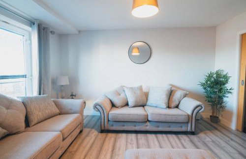 Top-Floor 2-Bed Near Braehead - Foto 11