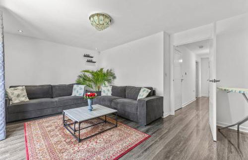 New large townhouse 3 bedrooms 4 beds and parking - Foto 2