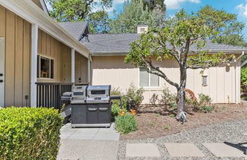 Charming 4BR Wine Country Getaway with Spa & Firepit - Foto 49