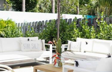 NEW Luxury Coastal Cottage w Pool Jupiter FL - Photo 37