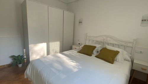 Apartamento familiar con jardín y parking privado - Foto 2