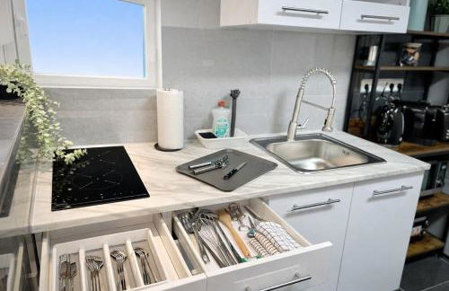 STN Kocherwald Suite - Ferienwohnung mit 4 Schlafzimmer, 8 Big Beds, Parkplatz & Balkon, Highspeed WLAN, Netflix Premium, Zentral zu Audi & Schwarz Gruppe - Foto 9