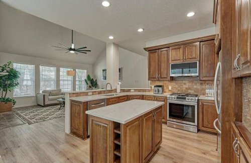 New!4BR with Easy Access to all Woodlands Amenities - Photo 13