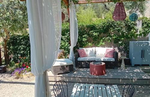 Private Stone Cottage with Starlink & Lake View - Foto 3