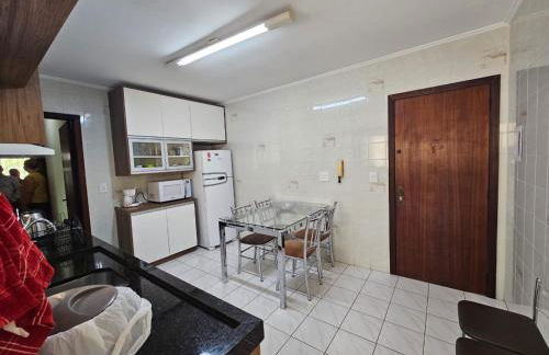 Aconchegante, amplo e central - Foto 17