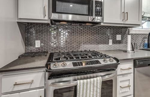 Cozy 1-Bedroom Retreat in Tulsa - Photo 10