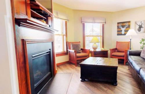 Lux Stay USA Ballhooter Twin Gables Ski-InOut Hot Tub - Foto 57