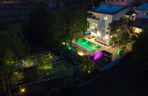 Villa Zara with 32 sqm heated Pool, Jacuzzi, Billiard, Tennis table, 8pax - Photo 44