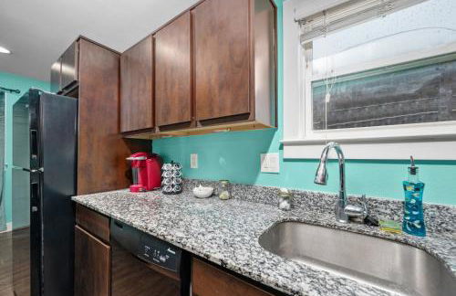 1BR Apt with Fully Equipped Kitchen Close to Major Attractions - Foto 12