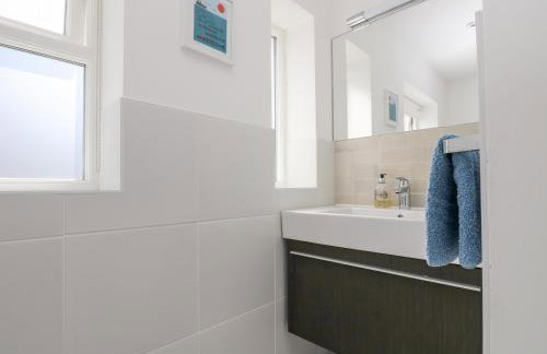 The Upper Deck - Photo 12