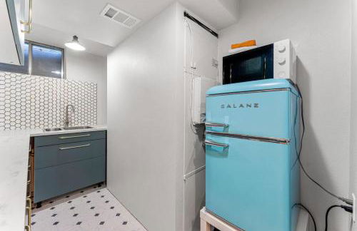 Spacious and Comfy Close to Everything Backyard - Foto 31