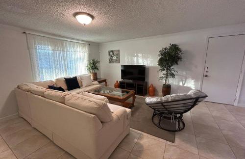 Master Bedroom w Pvt Bath in shared home - Foto 23