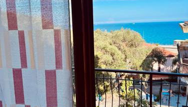 Sea View Apartment with Terrace & Free Parking - Photo 1