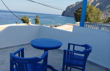 WHITE & BLUE Kamari - Foto 1