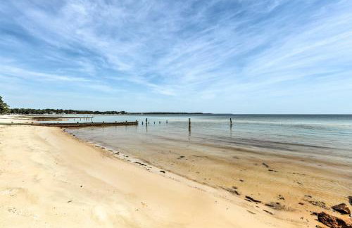 Oceanfront White Stone Cottage w/ Private Beach! - Photo 27