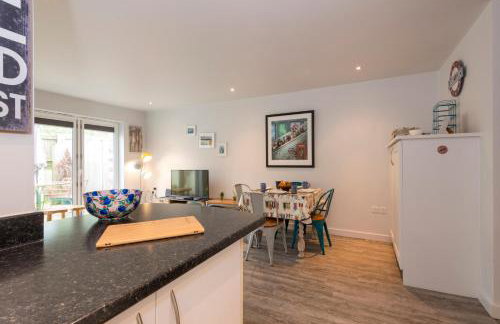 The Beach House & Porth Sands Apartments - Photo 92