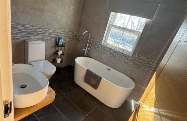 3 Bed house near Tenby with Hot Tub - Photo 5
